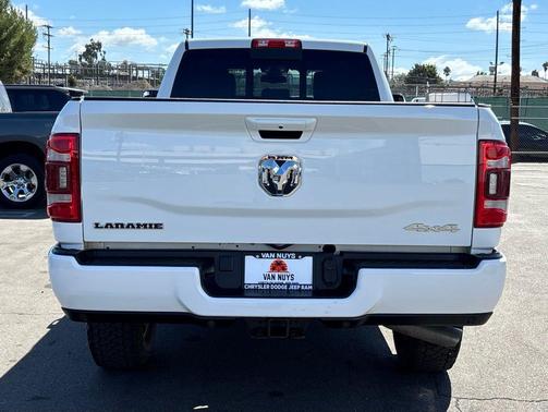 2022 RAM 3500 Laramie Crew Cab 4x4 8' Box