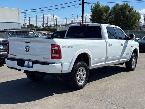 2022 RAM 3500 Laramie Crew Cab 4x4 8' Box