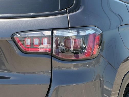 Granite Crystal Metallic Clearcoat 2022 Jeep Compass Latitude