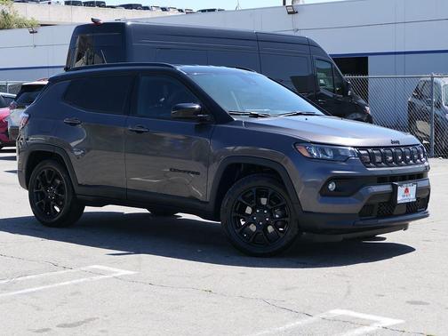 Granite Crystal Metallic Clearcoat 2022 Jeep Compass Latitude
