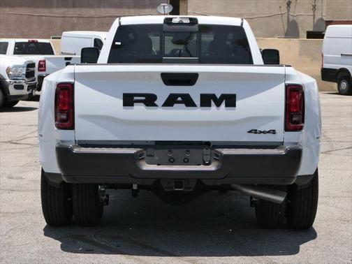 2025 RAM 3500 Tradesman Crew Cab 4x4 8' Box
