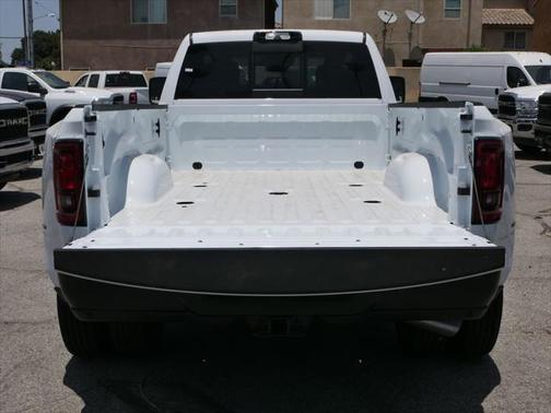 2025 RAM 3500 Tradesman Crew Cab 4x4 8' Box