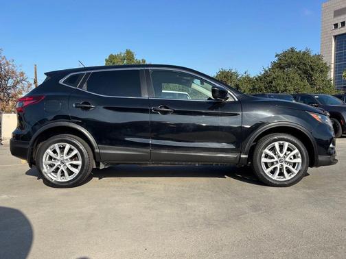 Magnetic Black Pearl 2021 Nissan Rogue Sport S