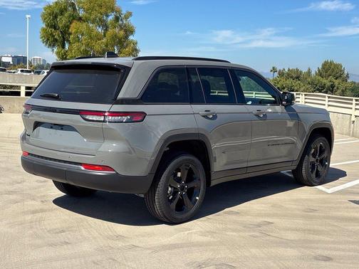 Sting-Gray Clearcoat 2027 Jeep Grand Cherokee Limited