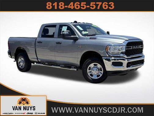 2024 RAM 3500 Tradesman Crew Cab 4x4 6'4' Box