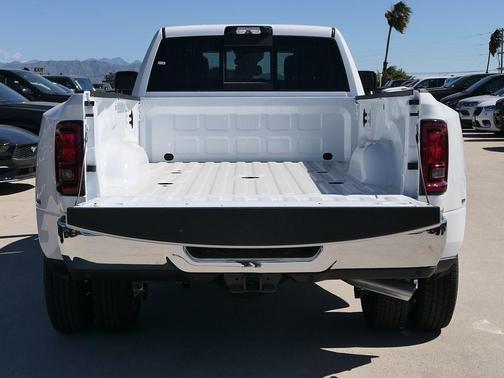 Bright White Clearcoat 2026 RAM 3500 Tradesman Crew Cab 4x4 8' Box
