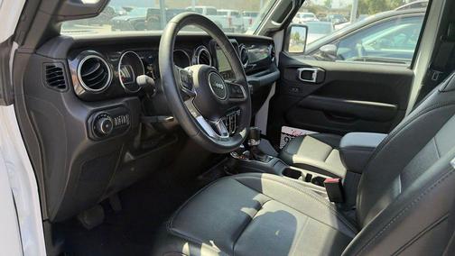 Bright White Clearcoat 2022 Jeep Wrangler Unlimited Sahara