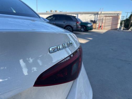 Alfa White 2022 Alfa Romeo Giulia Ti