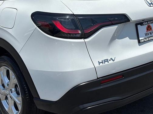 Platinum White Pearl 2024 Honda HR-V LX