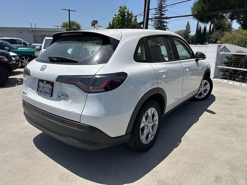 Platinum White Pearl 2024 Honda HR-V LX