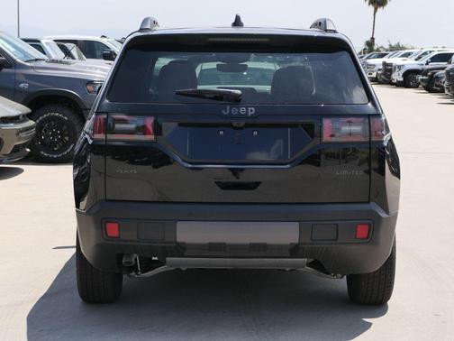 Diamond Black Crystal Pearlcoat 2026 Jeep Cherokee Limited