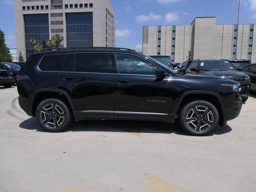 Diamond Black Crystal Pearlcoat 2026 Jeep Cherokee Limited