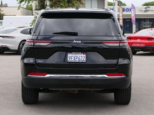 Diamond Black Crystal Pearlcoat 2023 Jeep Grand Cherokee 4xe Base