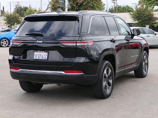 Diamond Black Crystal Pearlcoat 2023 Jeep Grand Cherokee 4xe Base