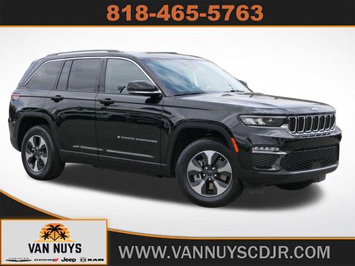 Diamond Black Crystal Pearlcoat 2023 Jeep Grand Cherokee 4xe Base
