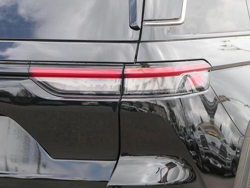 Diamond Black Crystal Pearlcoat 2023 Jeep Grand Cherokee 4xe Base
