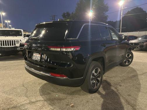 Diamond Black Crystal Pearlcoat 2023 Jeep Grand Cherokee 4xe Base