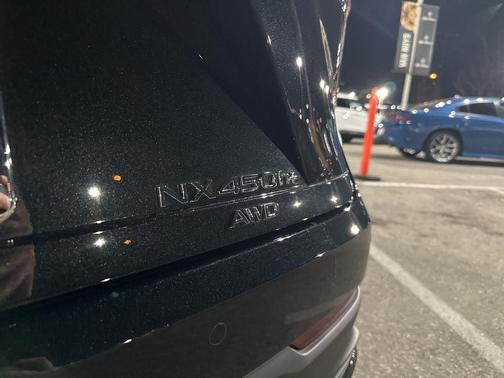 2025 Lexus NX 450h+ Luxury