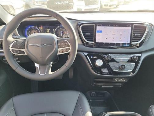 2025 Chrysler Voyager LX
