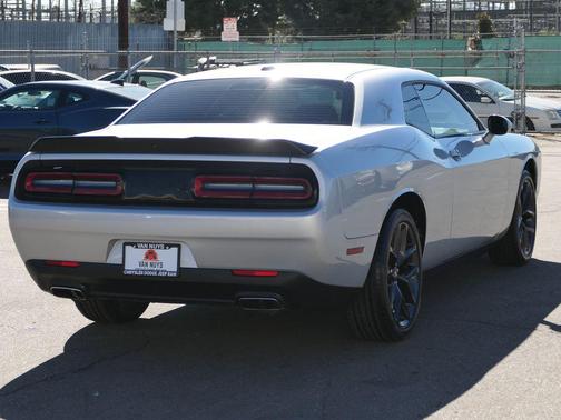 2022 Dodge Challenger SXT