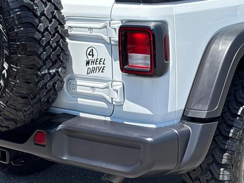 Bright White Clearcoat 2024 Jeep Wrangler Willys