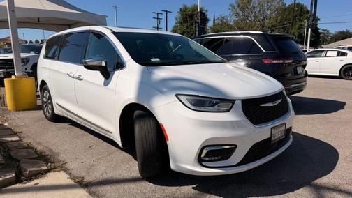 Bright White Clearcoat 2023 Chrysler Pacifica Hybrid Limited