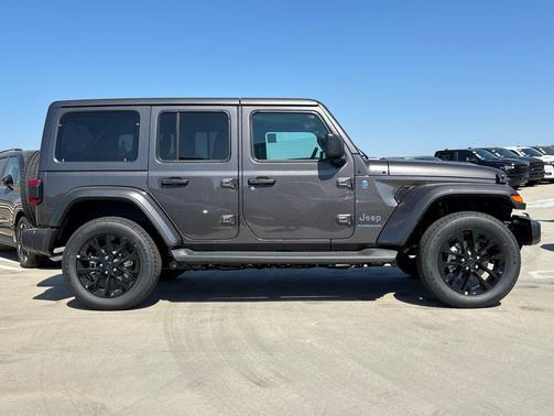 2025 Jeep Wrangler 4xe Sahara