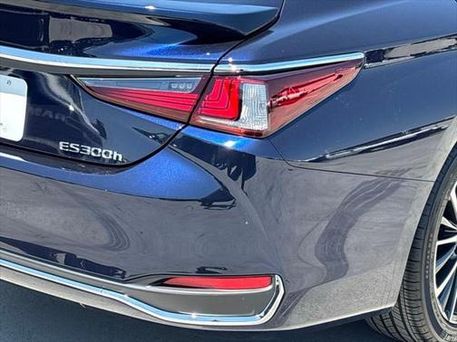 2025 Lexus ES 300h Base