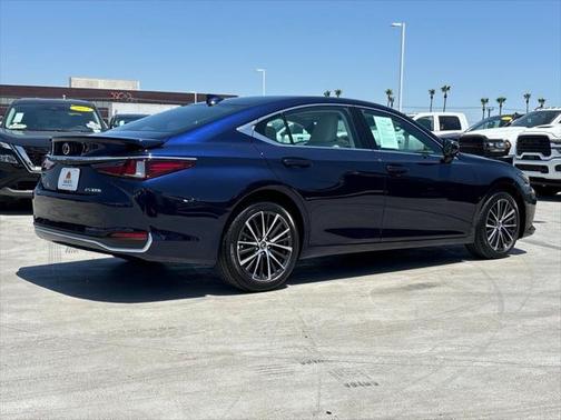 2025 Lexus ES 300h Base