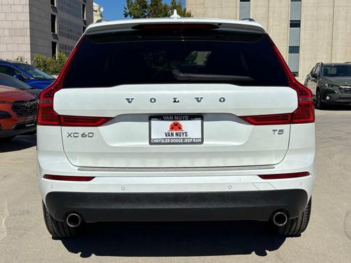 2019 Volvo XC60 T5 Momentum