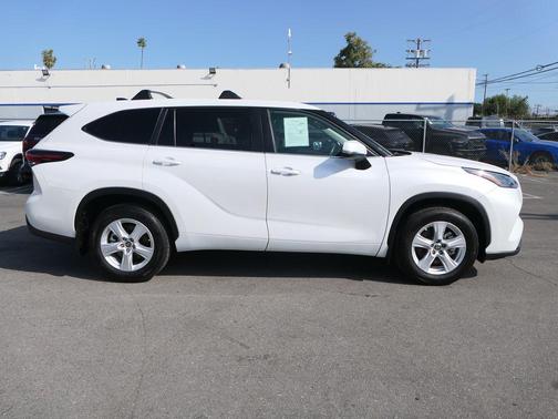2024 Toyota Highlander LE