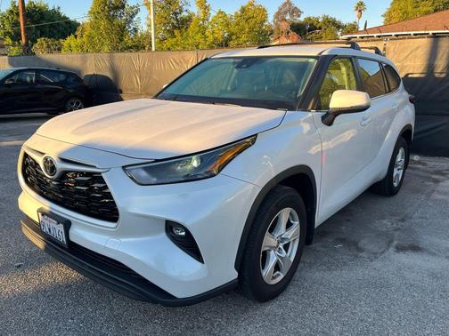 2024 Toyota Highlander LE