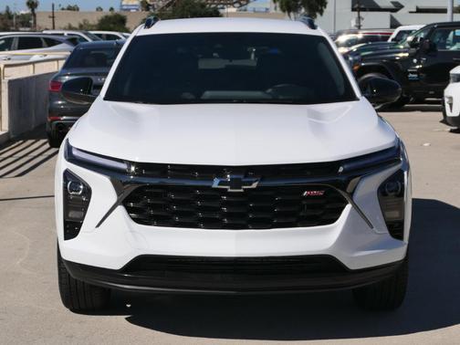 Summit White 2025 Chevrolet Trax FWD 2RS