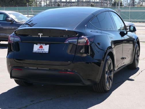 2025 Tesla Model Y Long Range Dual Motor Rear-Wheel Drive