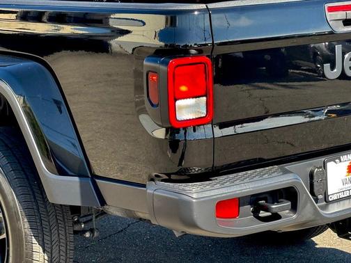 2022 Jeep Gladiator Sport S