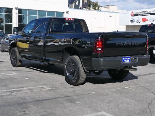 2026 RAM 3500 Tradesman Crew Cab 4x4 8' Box