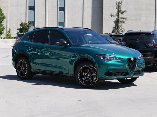 Verde Fangio Metallic 2025 Alfa Romeo Stelvio Intensa AWD