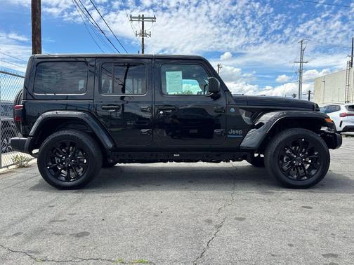 2025 Jeep Wrangler 4xe Sahara