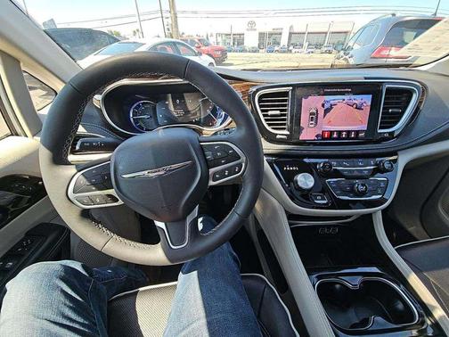 2023 Chrysler Pacifica Hybrid Limited