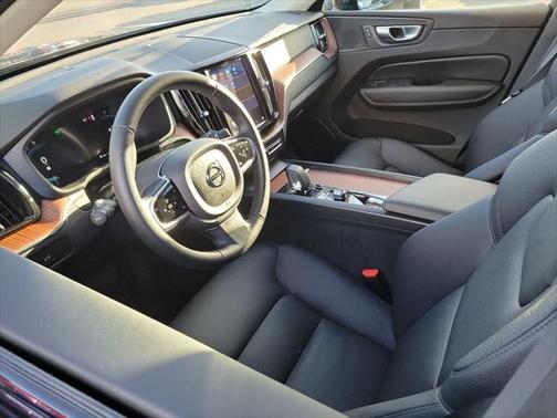 2024 Volvo XC60 Plus Dark Theme