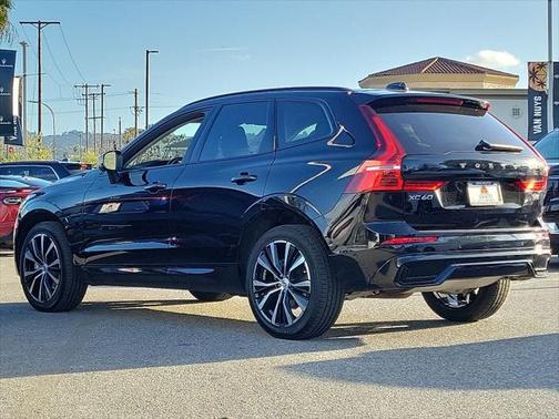 2024 Volvo XC60 Plus Dark Theme
