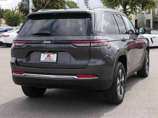 Baltic Gray Metallic Clearcoat 2023 Jeep Grand Cherokee 4xe Base