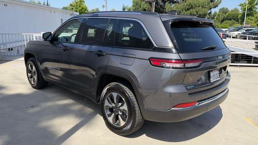 Baltic Gray Metallic Clearcoat 2023 Jeep Grand Cherokee 4xe Base
