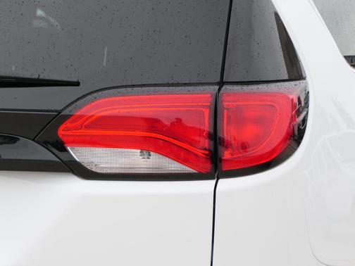 2025 Chrysler Voyager LX