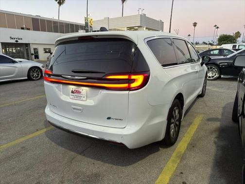 2024 Chrysler Pacifica Hybrid Select