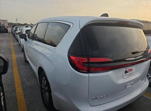 2024 Chrysler Pacifica Hybrid Select