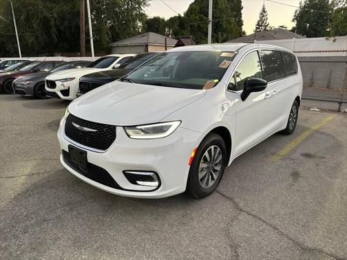 2024 Chrysler Pacifica Hybrid Select