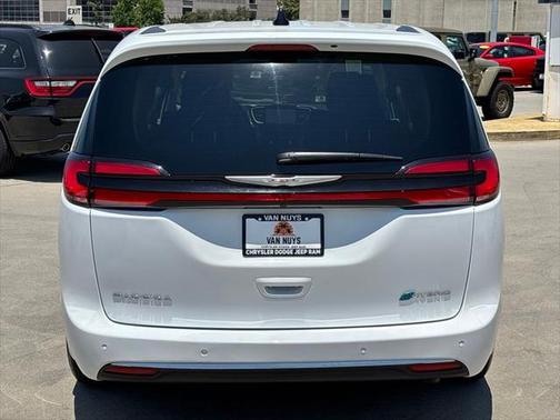 2024 Chrysler Pacifica Hybrid Select