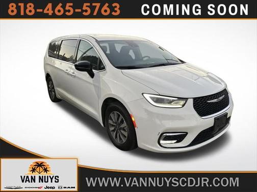2024 Chrysler Pacifica Hybrid Select