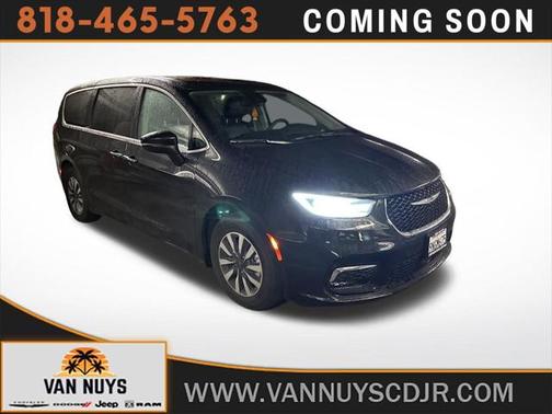 2023 Chrysler Pacifica Hybrid Touring L